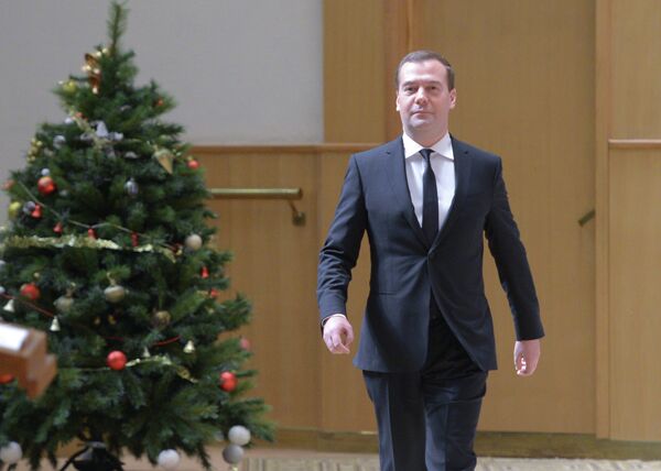 Д.Медведев поздравил ученых, получивших премии правительства за 2012 г.