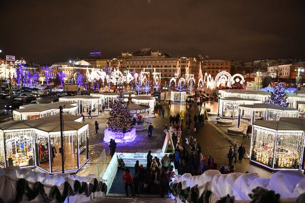 Фестиваль Путешествие в Рождество на площади Революции в Москве