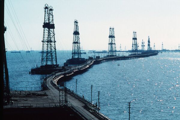 #Нефтяные вышки на Каспии. Архивное фото