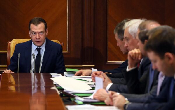 Председатель правительства РФ Дмитрий Медведев во время совещания по социально-экономическим вопросам. 10 января 2017