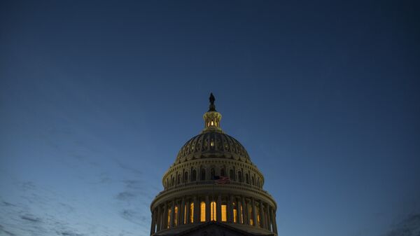 %Здание Конгресса США на Капитолийском холме в Вашингтоне