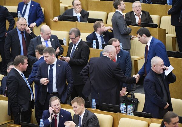 Депутаты на пленарном заседании Государственной Думы