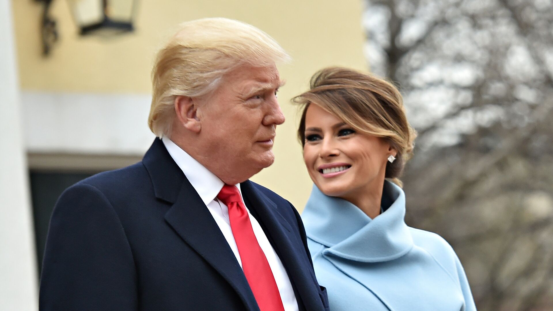 Избранный президент США Дональд Трамп и его жена Мелания возле церкви Святого Иоанна. 20 января 2017 - ПРАЙМ, 1920, 21.04.2025