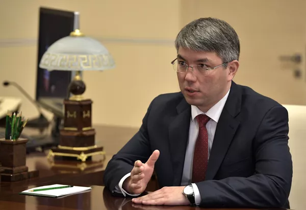 Временно исполняющий обязанности главы Республики Бурятия Алексей Цыденов во время встречи с президентом РФ Владимиром Путиным. 7 февраля 2017