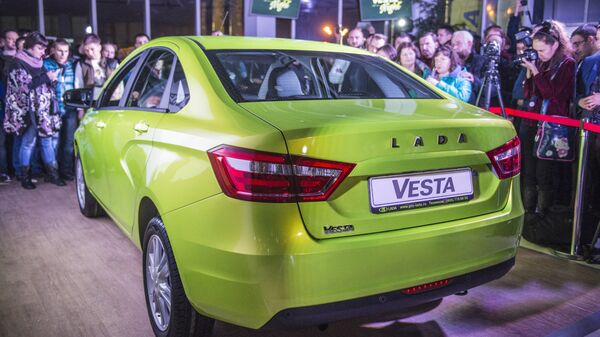 #Посетители во время старта продаж автомобиля Lada Vesta в Москве