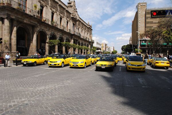 #Акция протеста таксистов против Uber в мексиканской Гвадалахаре