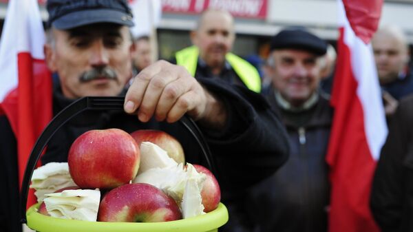 #Марш сотен польских фермеров как протест против запрета России на ввоз польских овощей и фруктов