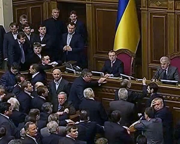 #Депутаты Рады за несколько секунд до драки
