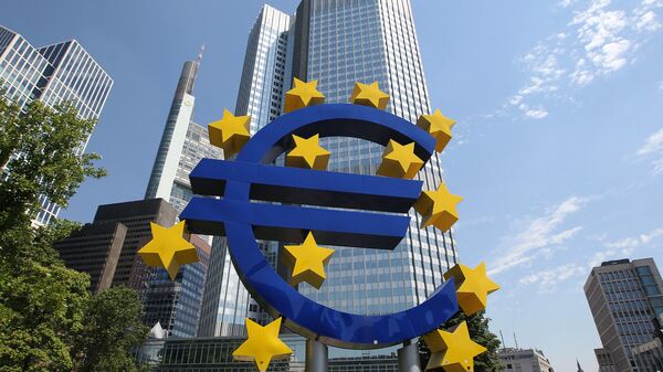 % Здание Европейского центрального банка (ЕЦБ) во Франкфурте, Германия