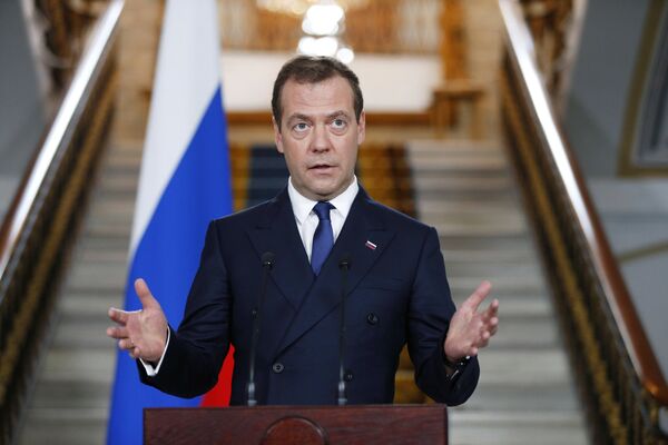 Председатель правительства РФ Дмитрий Медведев во время встречи в генеральном консульстве РФ в Стамбуле с представителями российских СМИ. 22 мая 2017