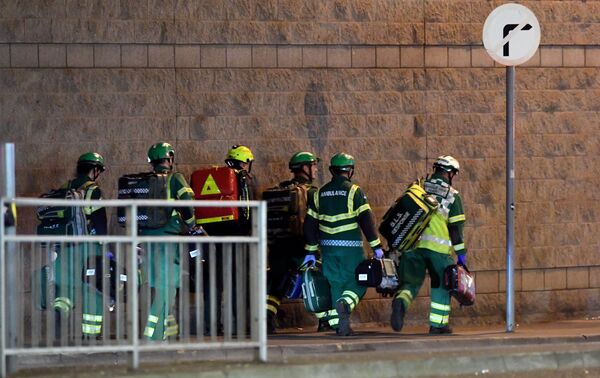 Медики и спасатели возле Манчестер-Арены, где прогремели взрывы