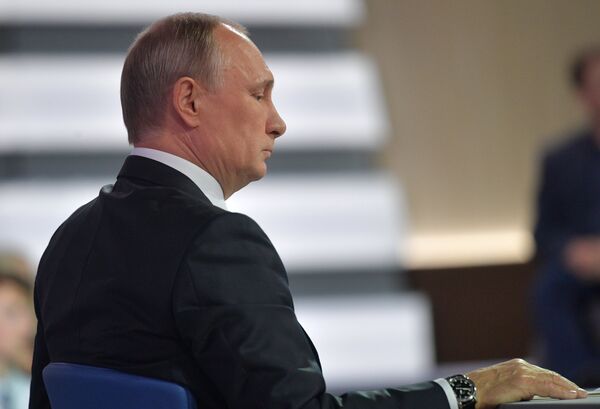 #Президент РФ Владимир Путин во время ежегодной Прямой линии. 15 июня 2017