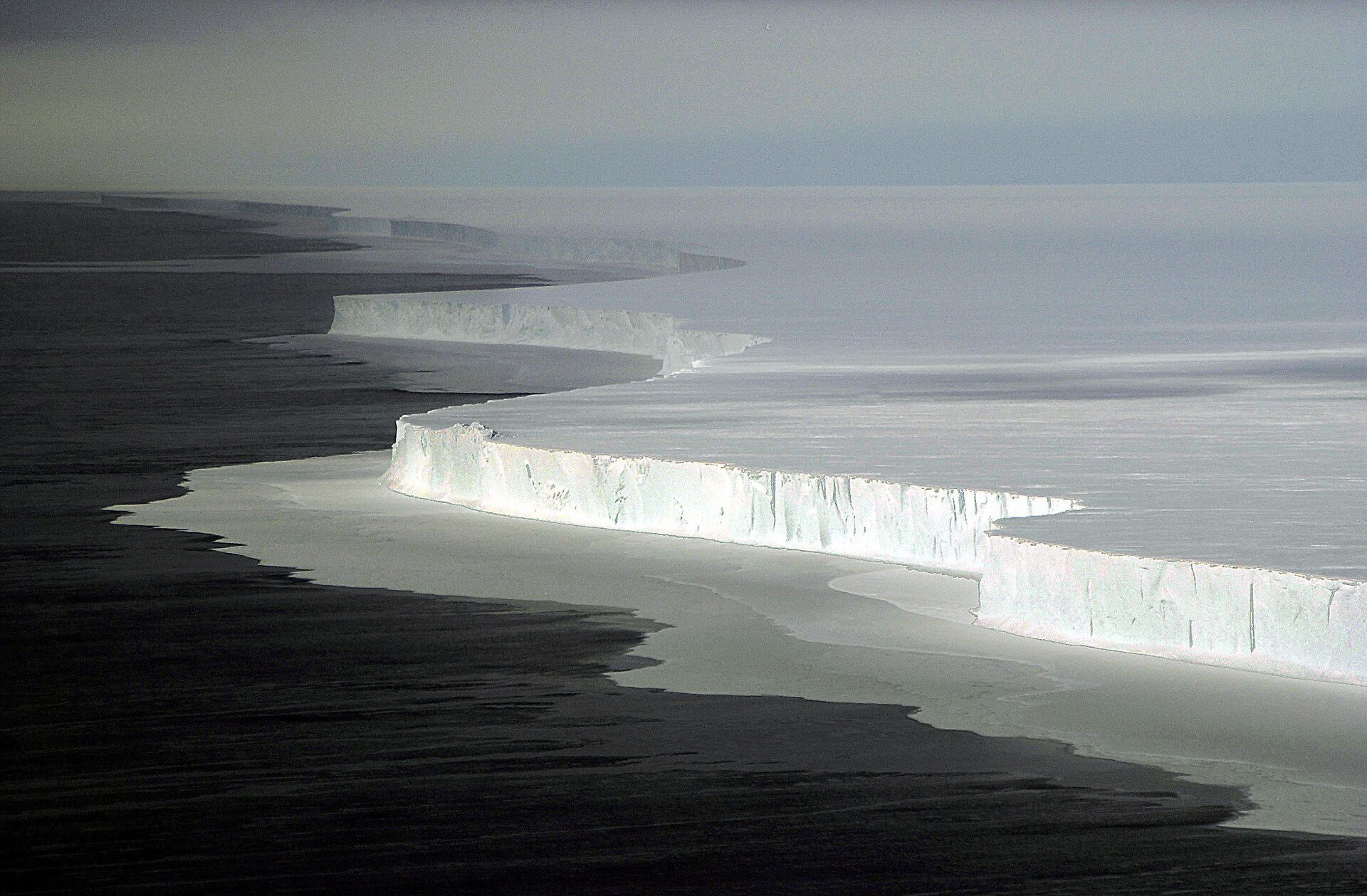 % Вид на огромный айсберг в Антарктиде - ПРАЙМ, 1920, 06.12.2023