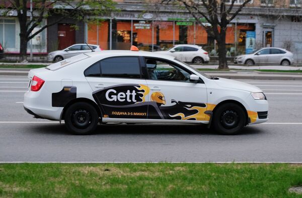Автомобиль службы такси Gett