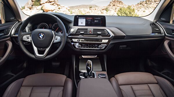 # Интерьер автомобиля BMW X3