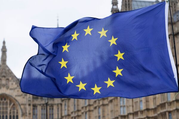 %Флаг Европейского Союза (ЕС) на улице Лондона