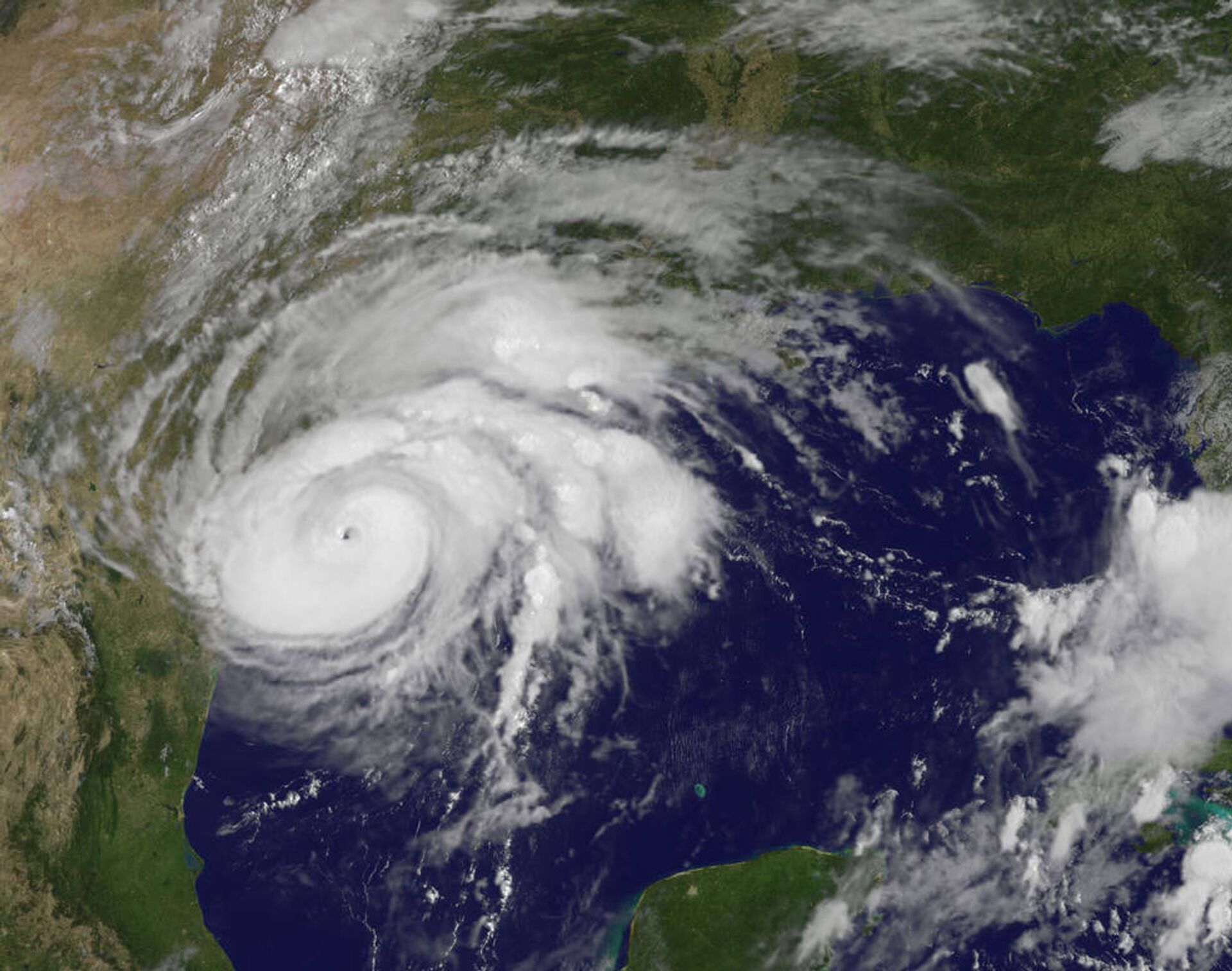 #Снимок со спутника урагана Харви, приближающегося к побережью Техасского залива, США. 25 августа 2017 - ПРАЙМ, 1920, 01.01.2023