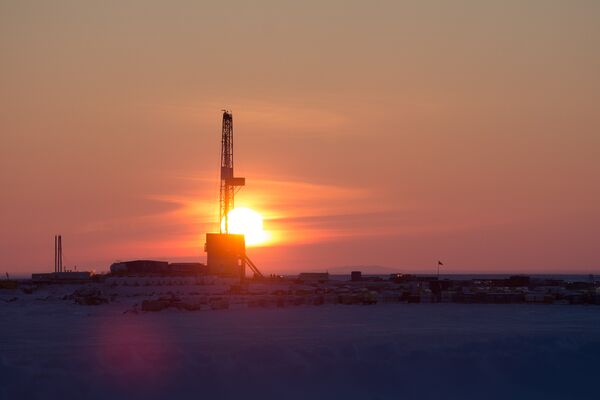 Буровая установка на месте бурения нефтяной компанией Роснефть скважины Центрально-Ольгинская-1 на Хатангском лицензионном участке