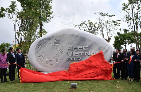 Оккрытие парка АТЭС во вьетнамском Дананге. 9 ноября 2017