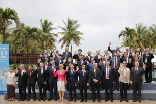 #Министры на общем фото саммита АТЭС во Вьетнаме. 8 ноября 2017