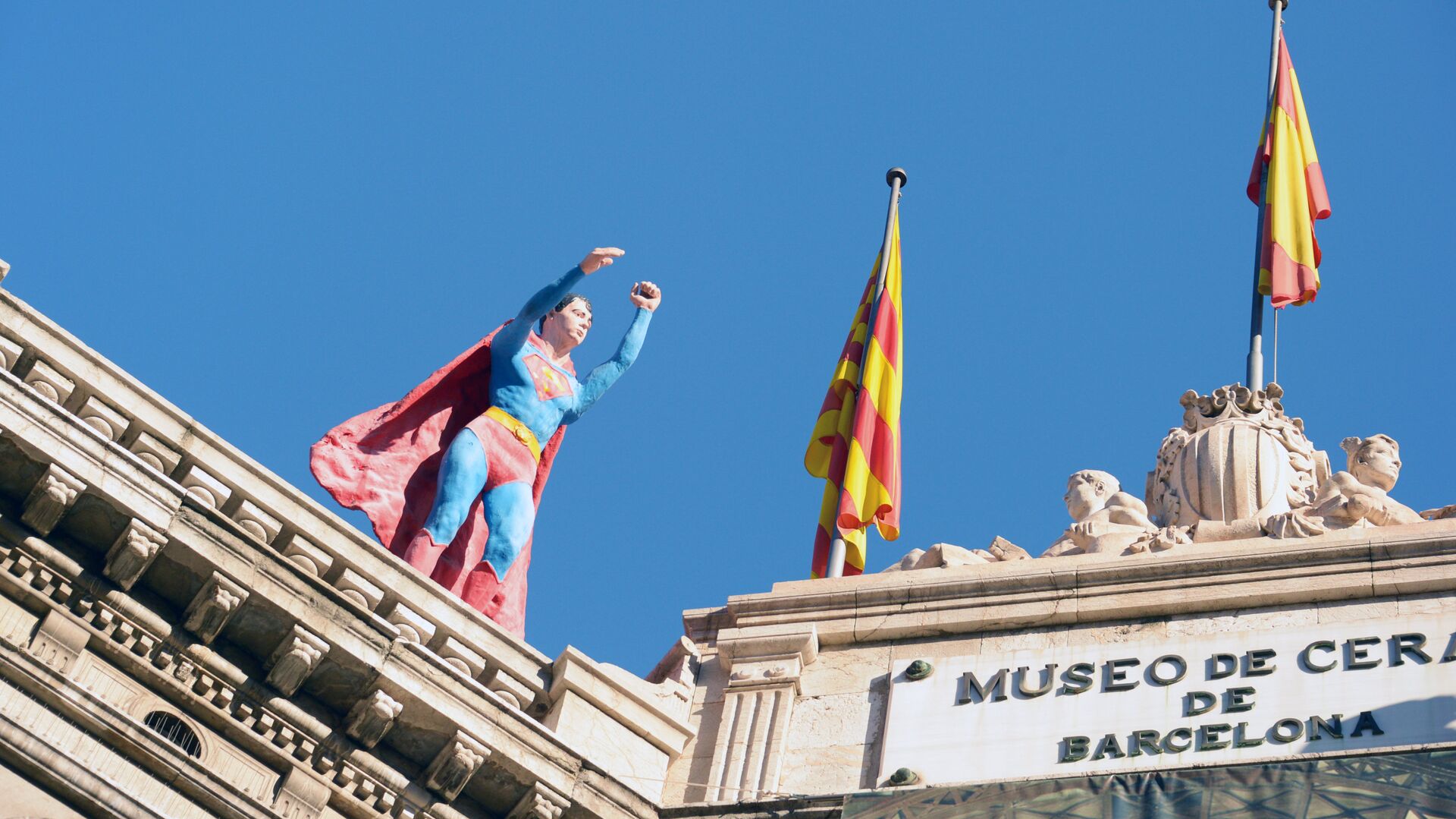 #Флаги Каталонии и Испании на музее в Барселоне - ПРАЙМ, 1920, 28.02.2024