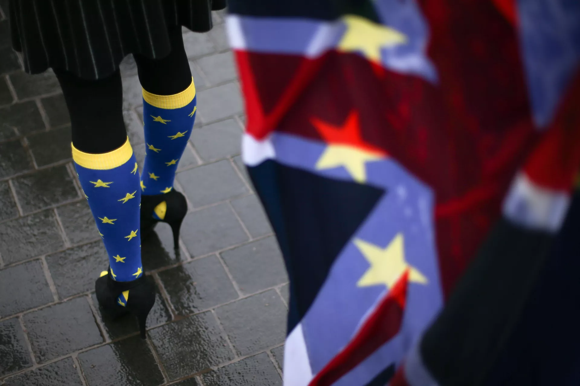 % Участница протеста против Brexit у парламента Лондона - ПРАЙМ, 1920, 01.01.2022