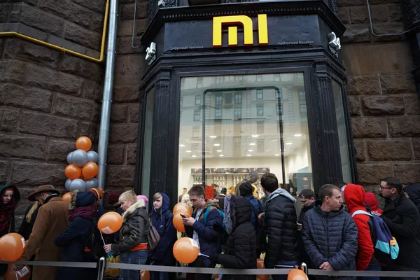 #Посетители у магазина Xiaomi на Тверской лице в Москве. 11 ноября 2017