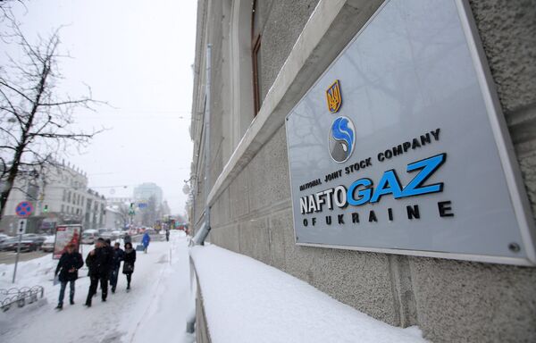 Вывеска на здании нефтегазовой компании Нафтогаз Украины в Киеве