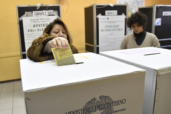 На избирательном участке в центре Рима, Италия