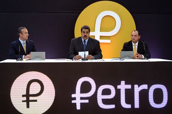 %Президент Венесуэлы Николас Мадуро во вермя церемонии запуска продаж криптовалюты Петро