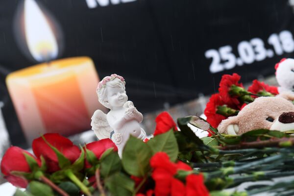 Мемориал в память по погибшим в Кемерово в Ленинском садике в Казани