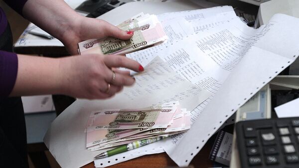 #В Крыму начали выдавать пенсии в российских рублях