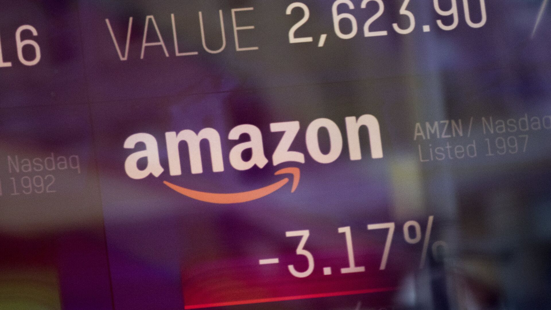 %Индекс торговли компании Amazon, показанный на информационной панели биржи NASDAQ. 9 февраля 2018 - ПРАЙМ, 1920, 09.03.2022