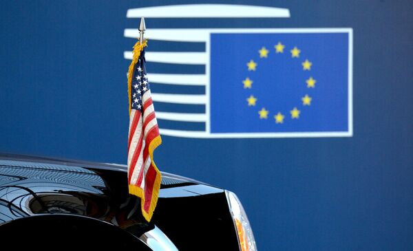 %Флаги США и ЕС