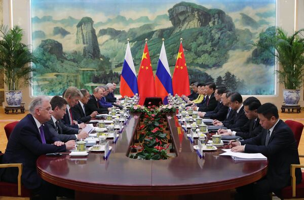 % Президент РФ Владимир Путин и председатель КНР Си Цзиньпин во время российско-китайских переговоров в Пекине. 8 июня 2018