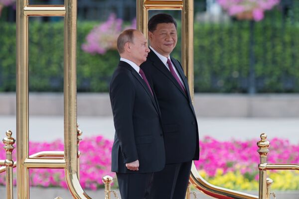 %Президент РФ Владимир Путин и председатель КНР Си Цзиньпин во время встречи в Пекине. 8 июня 2018