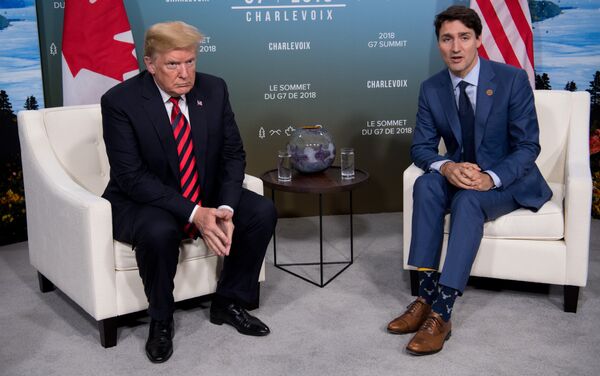 %Президент США Дональд Трамп и премьер-министр Канады Джастин Трюдо на саммите G7 в Ла-Мальбие, Квебек, Канада. 8 июня 2018