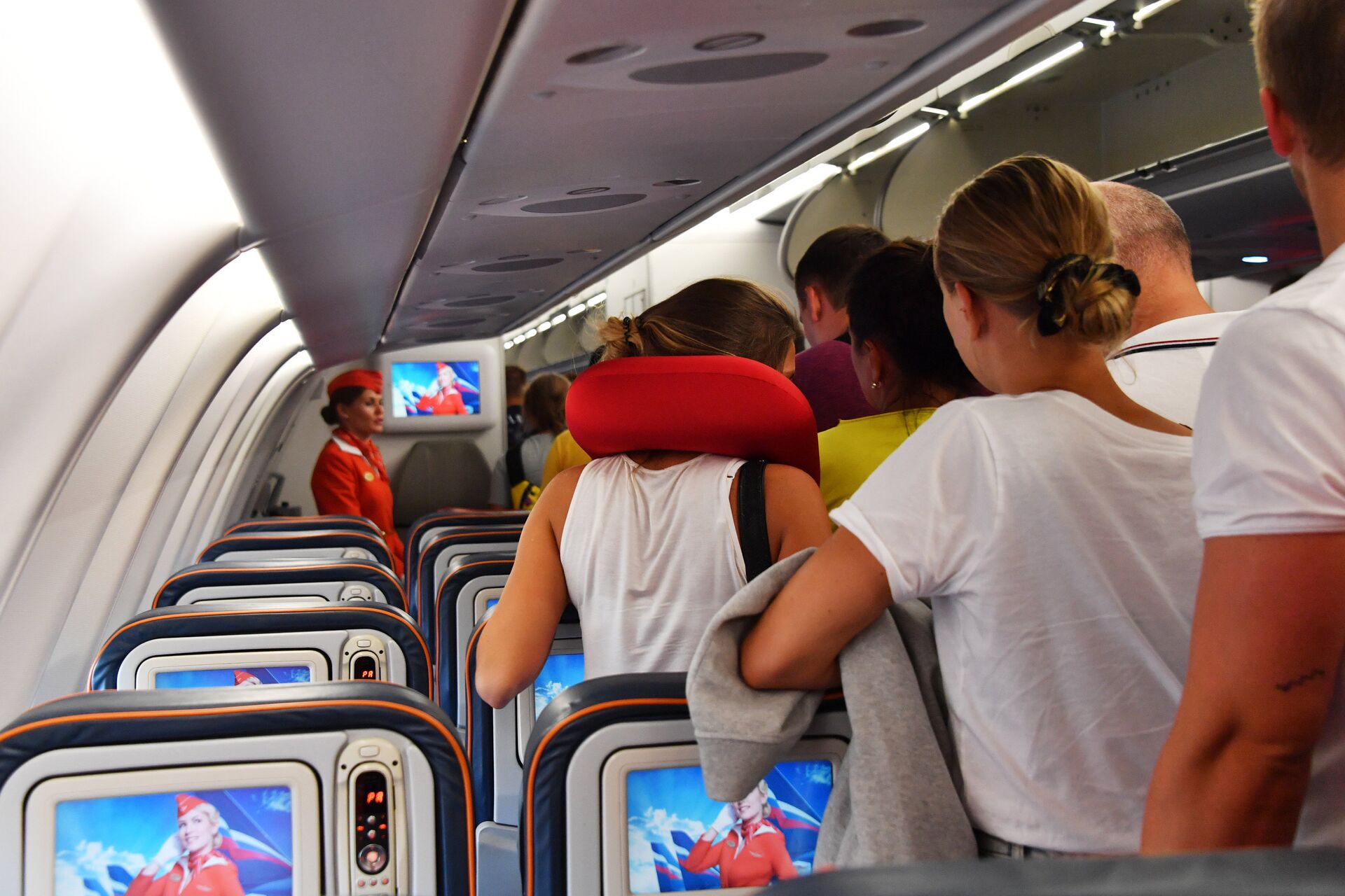  Пассажиры выходят из самолета авиакомпании Аэрофлот - ПРАЙМ, 1920, 06.02.2021