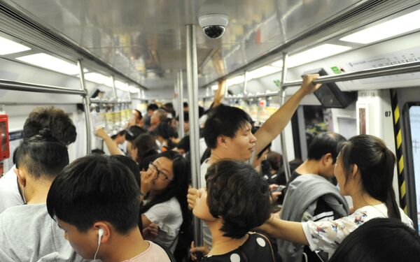  Пассажиры пекинского метро