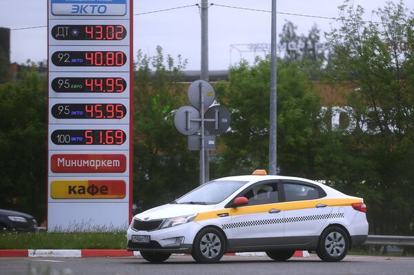 %Цены на бензин на одной из автозаправочных станций в Москве