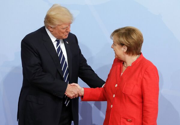 Дональд Трамп на церемонии официальной встречи канцлером Германии Ангелой Меркель глав делегаций государств-участников Группы двадцати G20 в Гамбурге. 7 июля 2017
