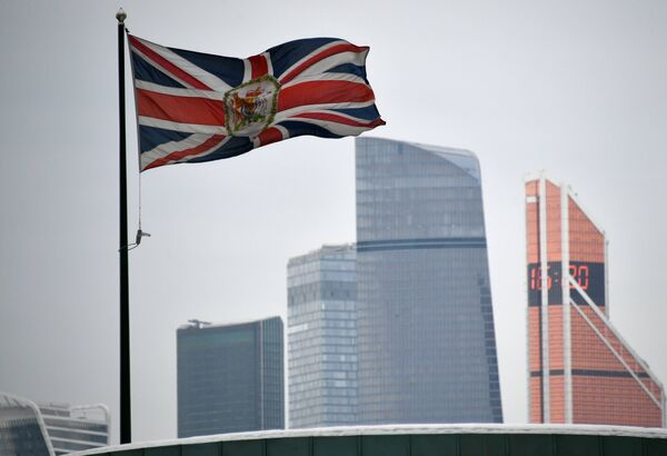 Флаг Соединенного Королевства на здании посольства Великобритании в России в Москве