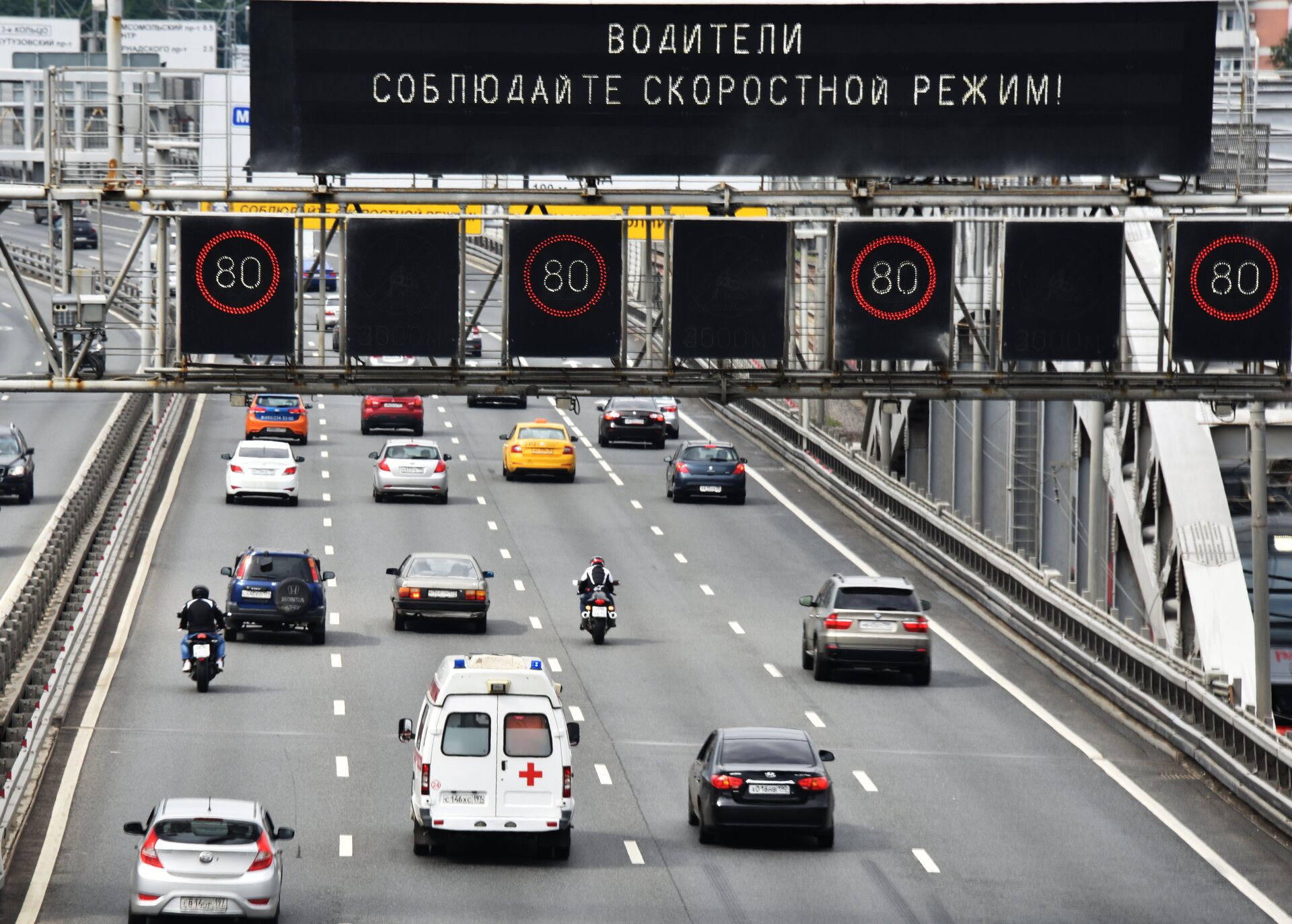 Предупреждение о соблюдении скоростного режима на Андреевском мосту - ПРАЙМ, 1920, 22.11.2022