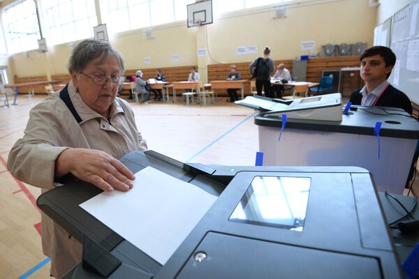 Избирательница в единый день голосования