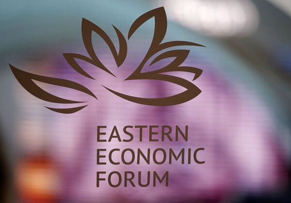 % Логотип ВЭФ на площадке IV Восточного экономического форума во Владивостоке. 10 сентября 2018