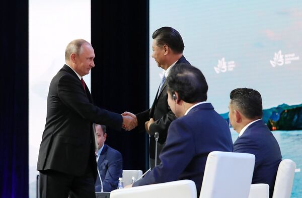 % Президент РФ Владимир Путин и председатель КНР Си Цзиньпин