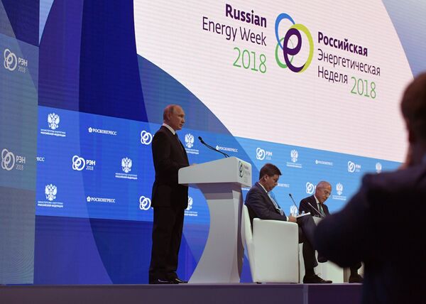 Президент РФ Владимир Путин на международном форуме Российская энергетическая неделя. 3 октября 2018