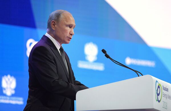 %Президент РФ Владимир Путин на международном форуме Российская энергетическая неделя. 3 октября 2018