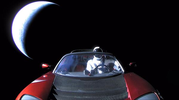 %Кабриолет Tesla Roadster, выведенный на орбиту ракетой-носителем Falcon Heavy американской компании SpaceX