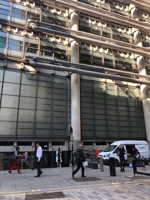 % Офис банка Lloyds в Лондоне по адресу, где должен был находиться Cashbery